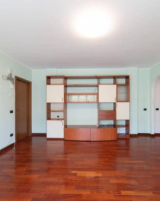 Appartamento di 80 m² con 2 locali e box auto a Mi