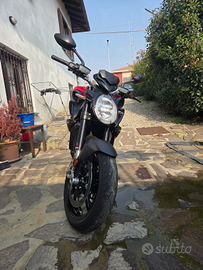 MV AGUSTA 800 brutale rosso