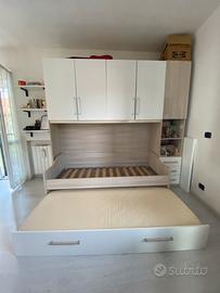 Cameretta a ponte con letto a scomparsa