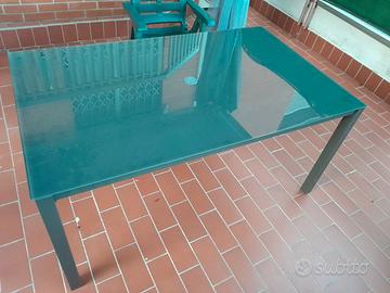 Tavolo in vetro da esterno