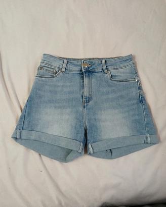Jeans donna corti con risvoltino
