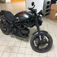 Ducati monster dark 600