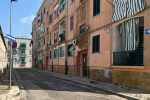 2 LOCALI A BRINDISI