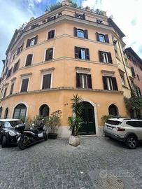 Appartamento di 250 m² con 4 locali a Roma