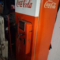 Distributore automatico Coca-Cola anni '60
