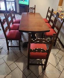 Tavolo in legno con 10 sedie – 200€