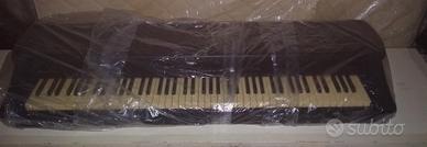 Pianoforte digitale o sgabello per pianoforte 