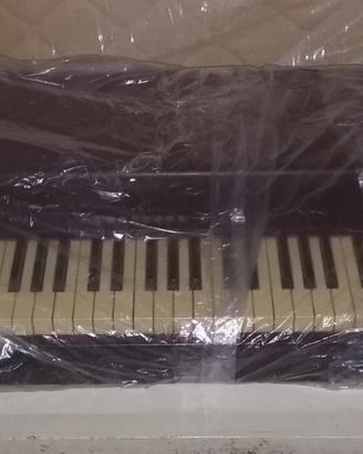 Pianoforte digitale o sgabello per pianoforte 