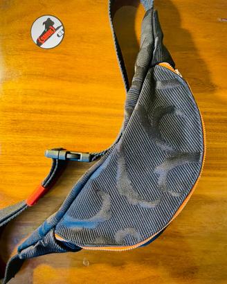 Marsupio handmade in tessuto nero damascato