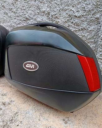 Valigie borse laterali GIVI V35