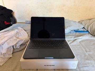 MacBook AIR M2