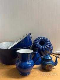 Collezzione oggetti smalto blu
