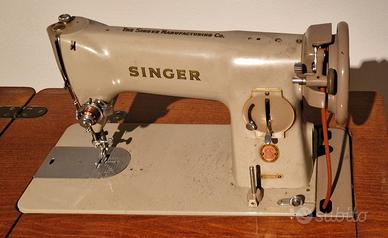Macchina da cucire a pedale SINGER