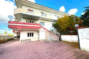 PORZIONE DI BIFAMILIARE A BACOLI