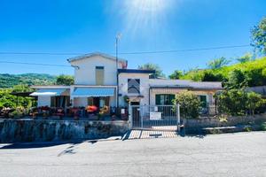 3 LOCALI A PAOLA