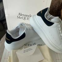 Set scarpe McQueen bianche/nero camoscio  set comp