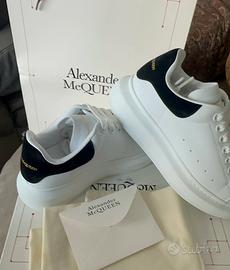 Set scarpe McQueen bianche/nero camoscio  set comp