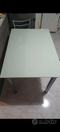 TAVOLO IN VETRO CON SEDIE