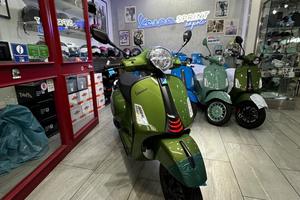 Piaggio Vespa 310 GTS hpe super sport 2026 verde r
