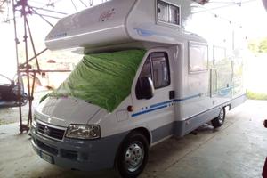 camper mansardato adria 670 sk patente C perfetto