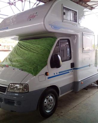 camper mansardato adria 670 sk patente C perfetto