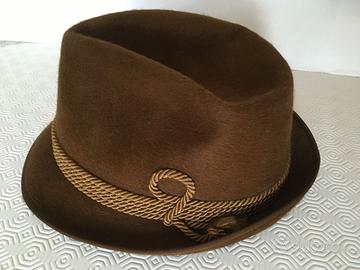 Cappello Ariosteo con nastro tirolese anni 60