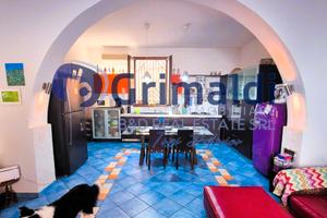 Casa indipendente ristrutturata 5 vani [PM/7]