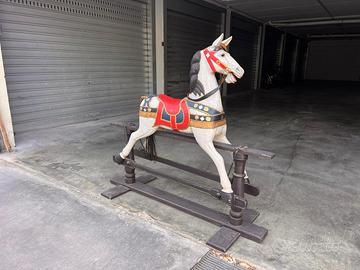 Cavallo a dondolo