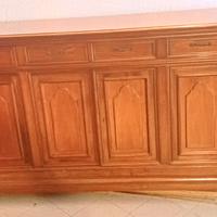 Credenza lunga sei porte e tre cassett