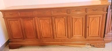 Credenza lunga sei porte e tre cassett