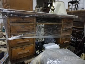Scrivania in legno ministeriale