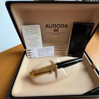 Penna stilografica Aurora 88 con pennino in oro