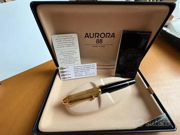 Penna stilografica Aurora 88 con pennino in oro