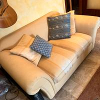 Divano vintage a 2 posti con cuscini inclusi