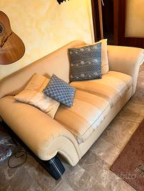 Divano vintage a 2 posti con cuscini inclusi