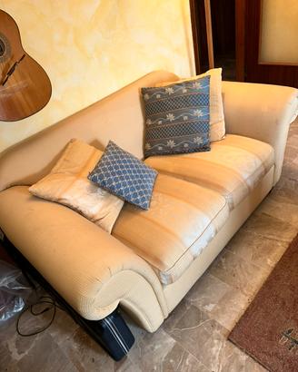 Divano vintage a 2 posti con cuscini inclusi