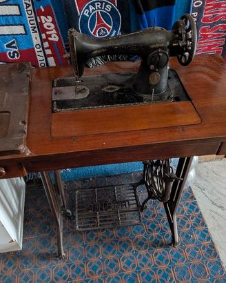 Macchina da cucire Singer vintage