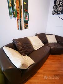 Divano in pelle con cuscini 4 posti