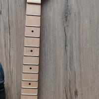 Manico per chitarra elettrica con  meccaniche