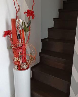 Vaso da interni con decorazione floreale