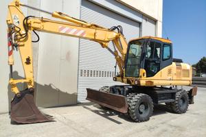 Escavatore gommato usato KOMATSU PW160-7EO