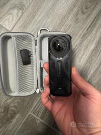 Insta360 X4 con molti accessori