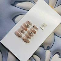 Manicure indossabile realizzata interamente a mano