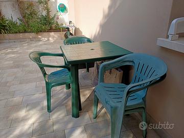 tavolo da giardino con sedie