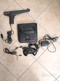 Sega Mega Drive due, pistola, cavi, controller 