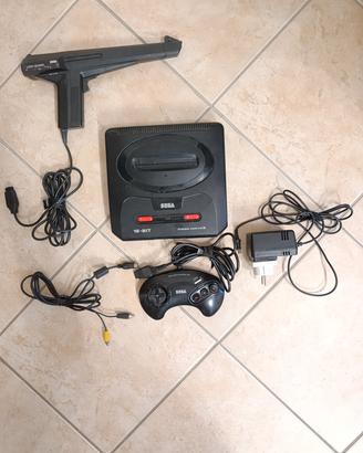 Sega Mega Drive due, pistola, cavi, controller 