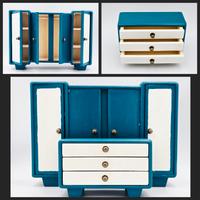 Mobili giocattolo di legno vintage 