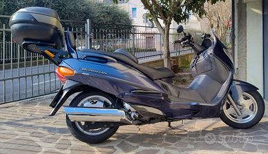 Burgman AN 400 perfettamente conservato.