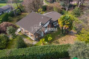 VILLA INDIPENDENTE CON AMPIO GIARDINO E ACCESSO AL