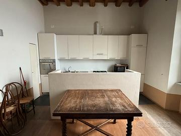 Cucina moderna bianca/panna